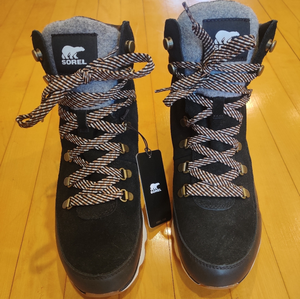 Sorel Women's Kinetic Conquest Winter Boots (size 10)